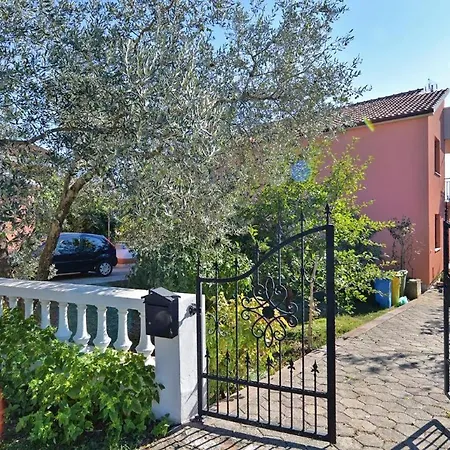 Bright With Garden And Balcony *