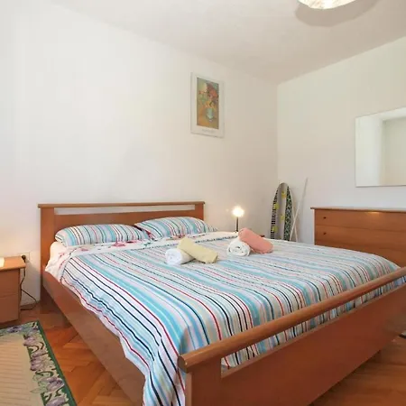 Bright With Garden And Balcony * Galižana